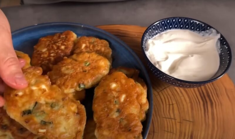 "Спасение дачника" - ленивые пирожки за 5 минут. Вкусный и быстрый рецепт