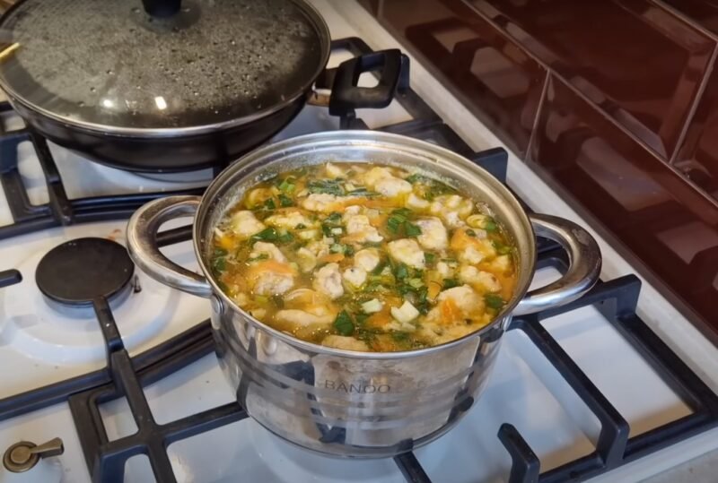 Суп с галушками, который вы не пробовали. Рецепт достался от бабушки: понравится каждому
