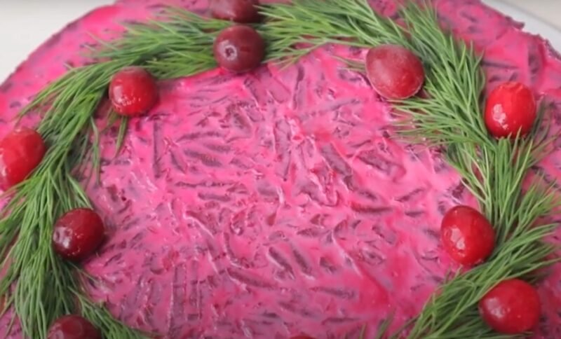 «Грибы под шубой». Невероятно вкусный салат на праздничный стол: без колбасы и сыра