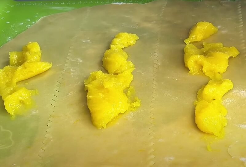 Готовьте сразу побольше. Рассыпчатое и невероятно вкусное печенье к чаю с лимонной начинкой