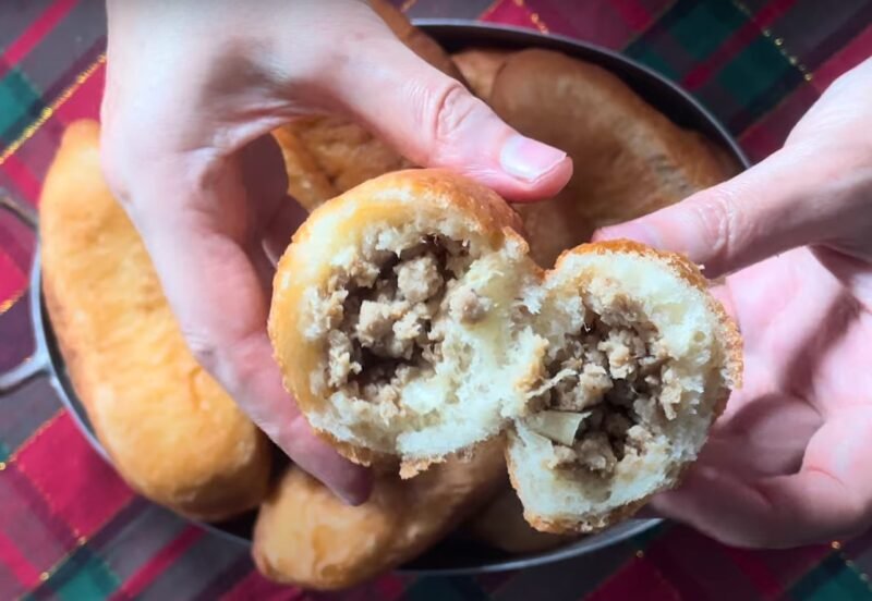 Жареные пирожки с мясом по старинному рецепту. Тесто, как облачко - начинка такая, что пальчики оближешь