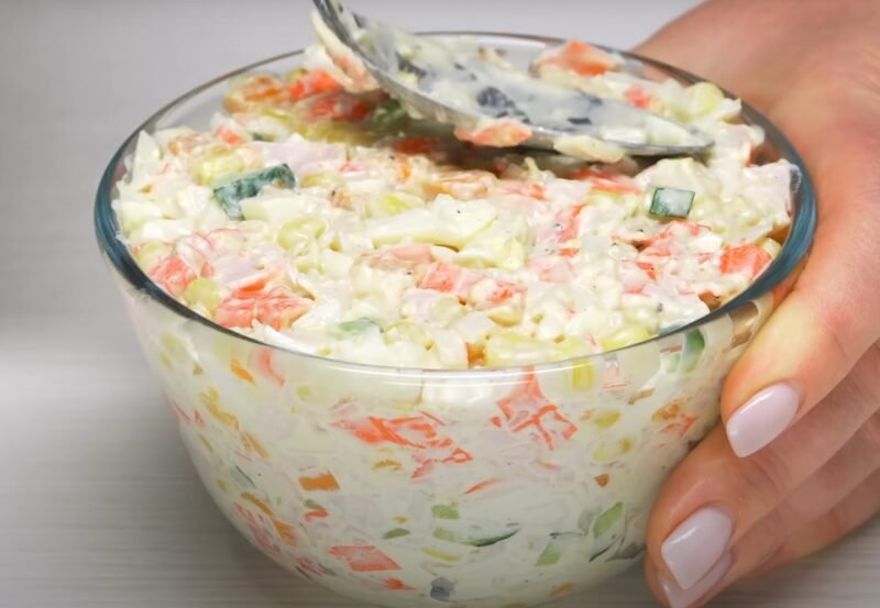 Крабовый салат "Классический". Как приготовить его правильно и вкусно: простой рецепт
