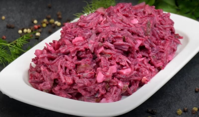 Вкусно и полезно: 3 новеньких салата со свёклой от которых нереально отказаться