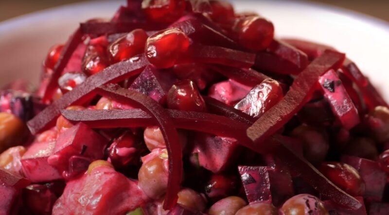 Вкусный Великий пост. Рецепт необычного свекольного салата: заходит на "ура" даже тем, кто не поститься