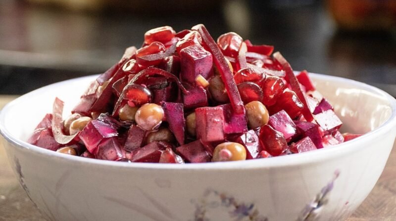 Вкусный Великий пост. Рецепт необычного свекольного салата: заходит на "ура" даже тем, кто не поститься