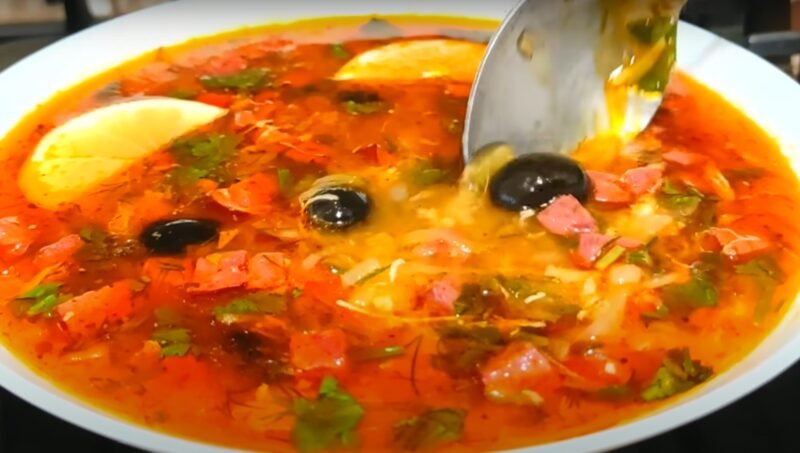 Солянка - самый вкусный рецепт: намного проще классического. Такой суп захочешь еще
