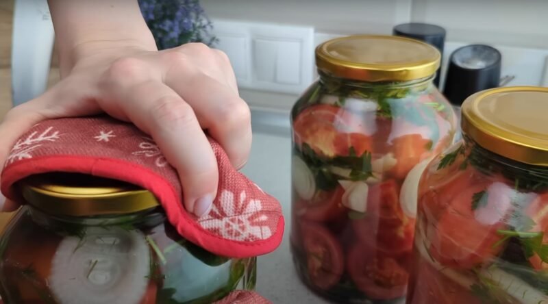 Сочные консервированные томаты. Вкусный маринад - понравится всем