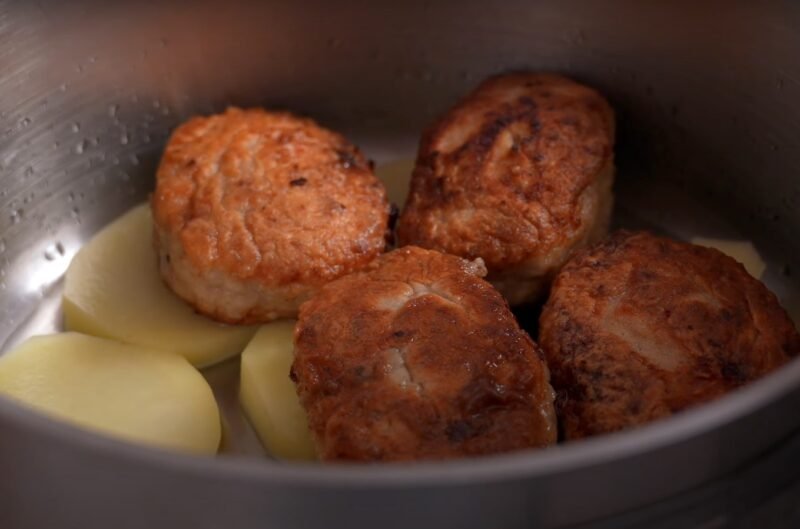 Так готовили наши мамы и бабушки: рецепт пышных домашних котлет: вкусно, как в детстве