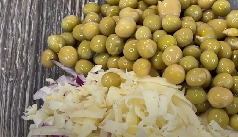 Готовлю его порционно, как в ресторане. Салат "Каприз" - рецепт для праздничного стола